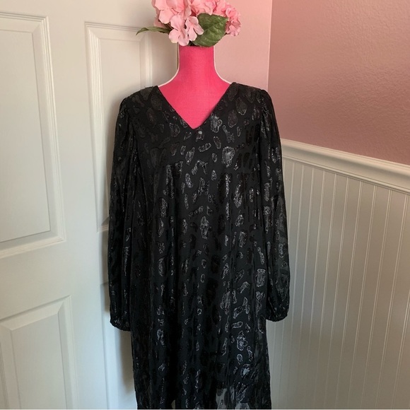 Long Sleeved Black V-Neck Subtle Animal Print Cocktail Dress, Bubble Sleeve, 2X - Picture 1 of 9
